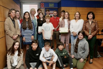 Foto de familia de autoridades y premiados. FOTO: Nacho Romero