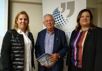 De izda. a dcha.: Dolores Gallardo, Fernando Jáuregui y Gemma Alonso Monedero