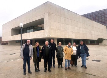 En el exterior de las Cortes en Valladolid