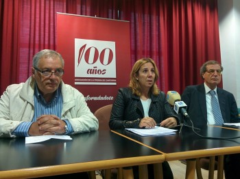 El vicepresidente de la APC, Leandro Mateo; la presidenta de la APC, Dolores Gallardo, y el presidente del Ateneo, Manuel Ángel Castañeda (de izda. a dcha.)