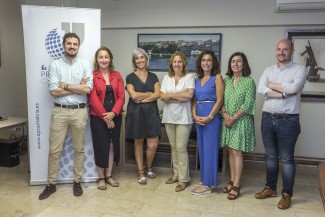 De izda. a dcha.: Luis Hernando, Lorena Cagigas, Lucía Reguilón, Dolores Gallardo, Maribel Torre, Almudena Ruiz y Enrique Palacio. (FOTO: ROBERTO RUIZ)